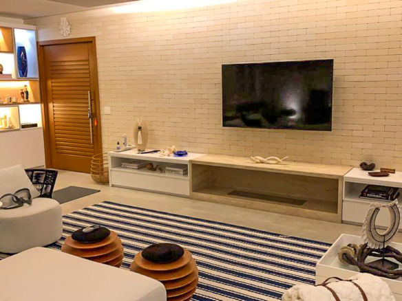 Refúgio Exclusivo Pé na Areia em Juquehy | Design Minimalista e Vista Eterna