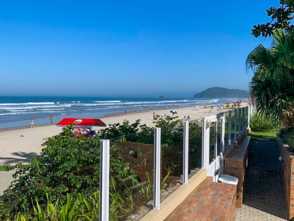 Refúgio Exclusivo Pé na Areia em Juquehy | Design Minimalista e Vista Eterna