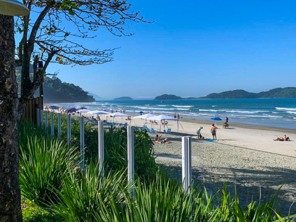 Refúgio Exclusivo Pé na Areia em Juquehy | Design Minimalista e Vista Eterna
