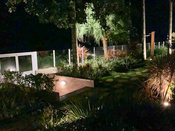 Refúgio Exclusivo Pé na Areia em Juquehy | Design Minimalista e Vista Eterna