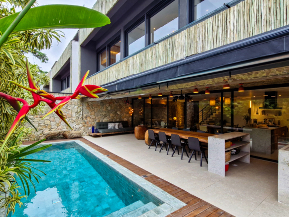 Espetacular Casa em condomínio fechado Pé na Areia em Cambury – 5 Suítes, Projeto Sofisticado e Acabamentos de Alto Luxo