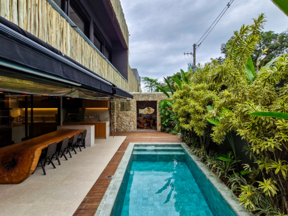 Espetacular Casa em condomínio fechado Pé na Areia em Cambury – 5 Suítes, Projeto Sofisticado e Acabamentos de Alto Luxo