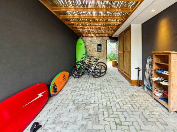 Espetacular Casa em condomínio fechado Pé na Areia em Cambury – 5 Suítes, Projeto Sofisticado e Acabamentos de Alto Luxo