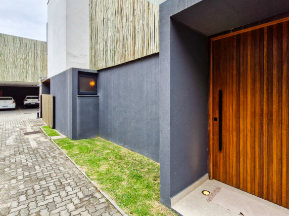 Espetacular Casa em condomínio fechado Pé na Areia em Cambury – 5 Suítes, Projeto Sofisticado e Acabamentos de Alto Luxo