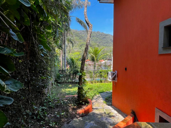 Refúgio Contemporâneo no Recanto da Lagoinha | Ubatuba – SP