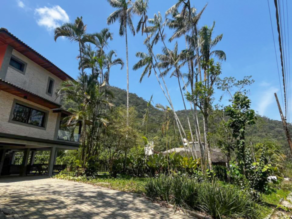Refúgio Contemporâneo no Recanto da Lagoinha | Ubatuba – SP
