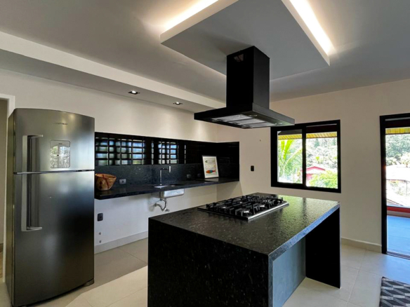 Refúgio Contemporâneo no Recanto da Lagoinha | Ubatuba – SP