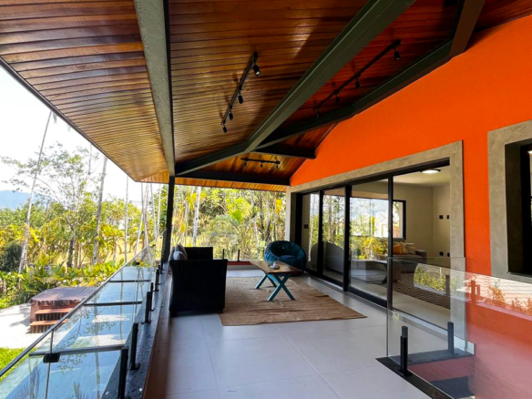 Refúgio Contemporâneo no Recanto da Lagoinha | Ubatuba – SP