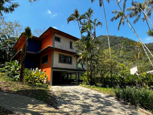 Refúgio Contemporâneo no Recanto da Lagoinha | Ubatuba – SP