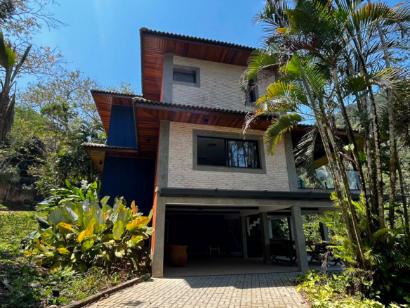 Refúgio Contemporâneo no Recanto da Lagoinha | Ubatuba – SP