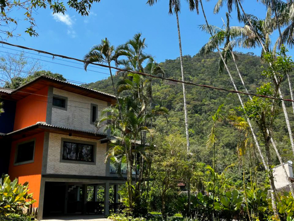 Refúgio Contemporâneo no Recanto da Lagoinha | Ubatuba – SP