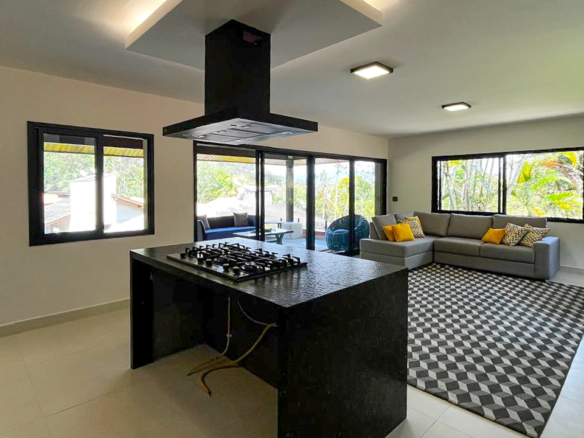 Refúgio Contemporâneo no Recanto da Lagoinha | Ubatuba – SP
