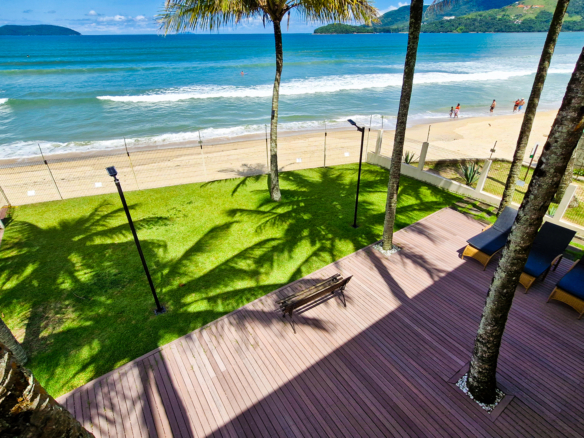 Casa Frente Mar de Luxo – 3 Pisos com Vista Panorâmica