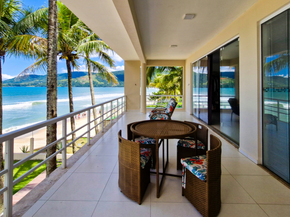 Casa Frente Mar de Luxo – 3 Pisos com Vista Panorâmica