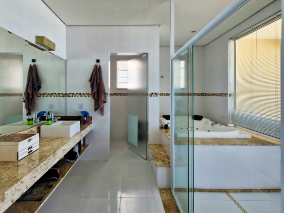 Casa Frente Mar de Luxo – 3 Pisos com Vista Panorâmica