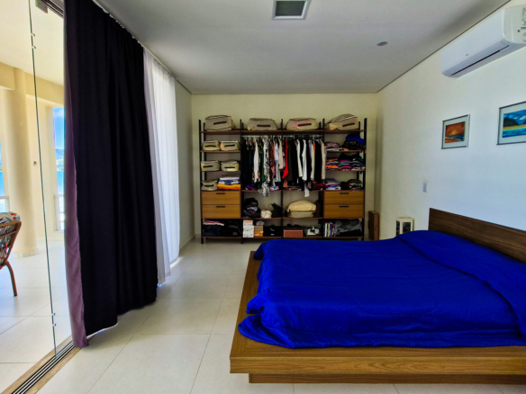 Casa Frente Mar de Luxo – 3 Pisos com Vista Panorâmica