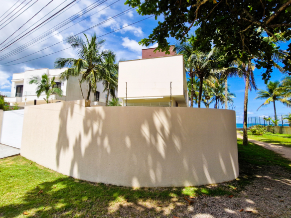 Casa Frente Mar de Luxo – 3 Pisos com Vista Panorâmica