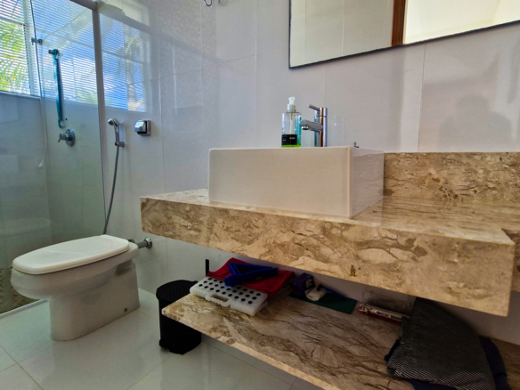 Casa Frente Mar de Luxo – 3 Pisos com Vista Panorâmica