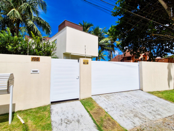 Casa Frente Mar de Luxo – 3 Pisos com Vista Panorâmica