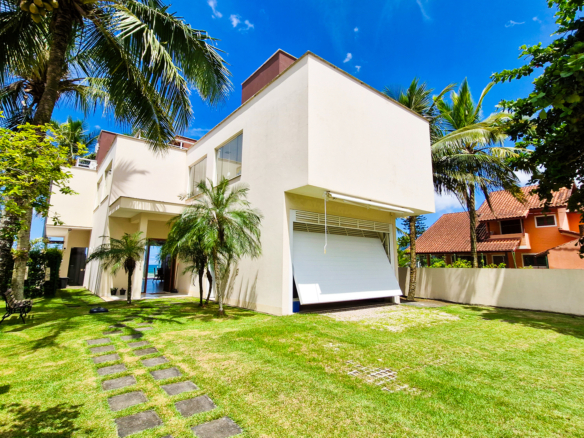 Casa Frente Mar de Luxo – 3 Pisos com Vista Panorâmica