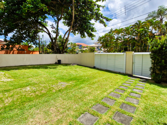 Casa Frente Mar de Luxo – 3 Pisos com Vista Panorâmica