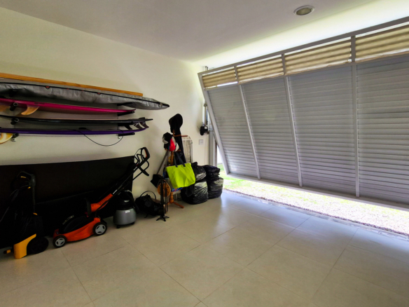 Casa Frente Mar de Luxo – 3 Pisos com Vista Panorâmica