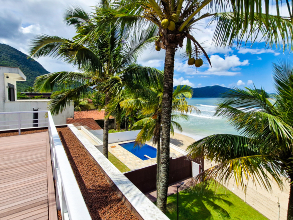 Casa Frente Mar de Luxo – 3 Pisos com Vista Panorâmica