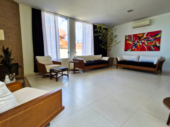 Casa Frente Mar de Luxo – 3 Pisos com Vista Panorâmica