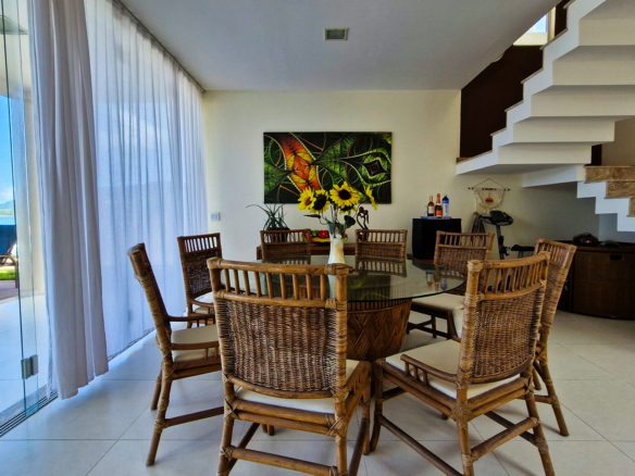 Casa Frente Mar de Luxo – 3 Pisos com Vista Panorâmica