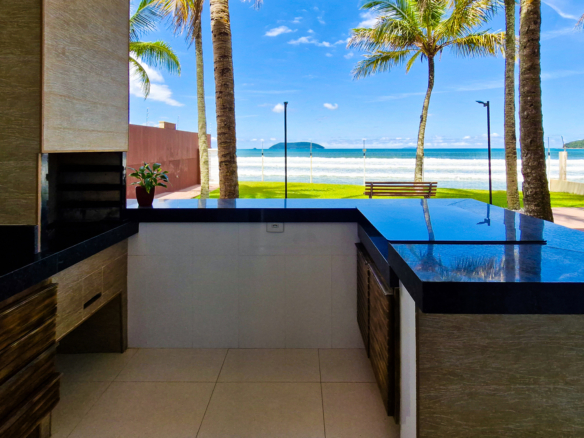 Casa Frente Mar de Luxo – 3 Pisos com Vista Panorâmica