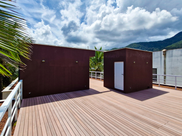 Casa Frente Mar de Luxo – 3 Pisos com Vista Panorâmica