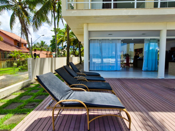 Casa Frente Mar de Luxo – 3 Pisos com Vista Panorâmica