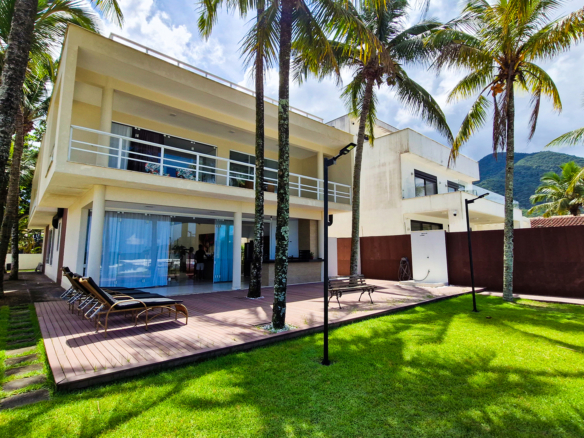 Casa Frente Mar de Luxo – 3 Pisos com Vista Panorâmica