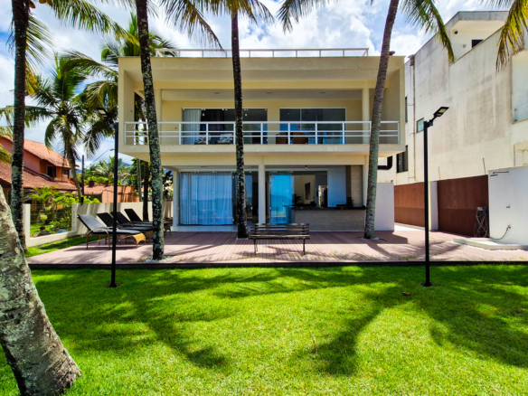 Casa Frente Mar de Luxo – 3 Pisos com Vista Panorâmica