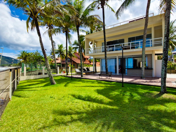 Casa Frente Mar de Luxo – 3 Pisos com Vista Panorâmica