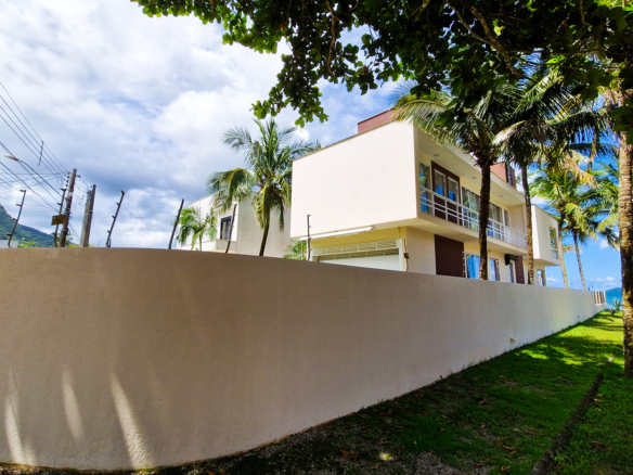 Casa Frente Mar de Luxo – 3 Pisos com Vista Panorâmica