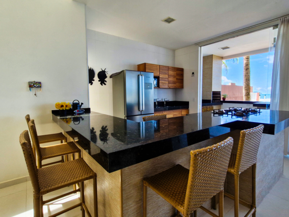 Casa Frente Mar de Luxo – 3 Pisos com Vista Panorâmica