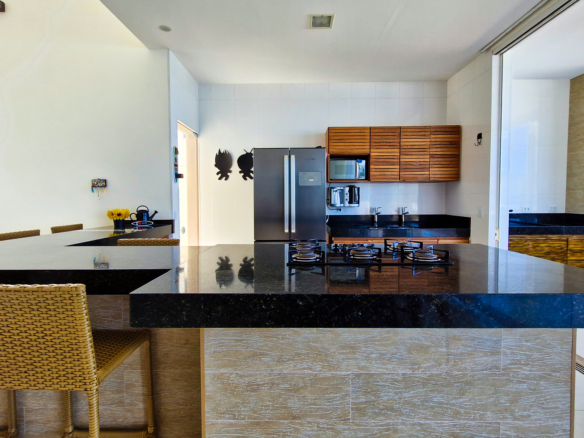 Casa Frente Mar de Luxo – 3 Pisos com Vista Panorâmica