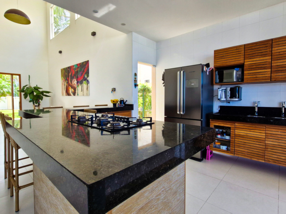 Casa Frente Mar de Luxo – 3 Pisos com Vista Panorâmica