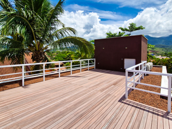 Casa Frente Mar de Luxo – 3 Pisos com Vista Panorâmica