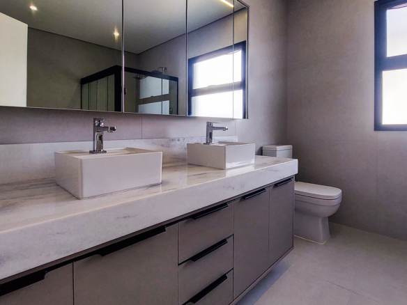 Casa nova com 6 suítes no Costa Nova Residence