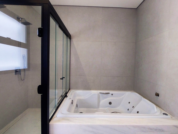 Casa nova com 6 suítes no Costa Nova Residence