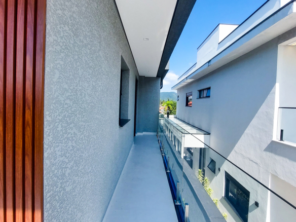 Casa nova com 6 suítes no Costa Nova Residence
