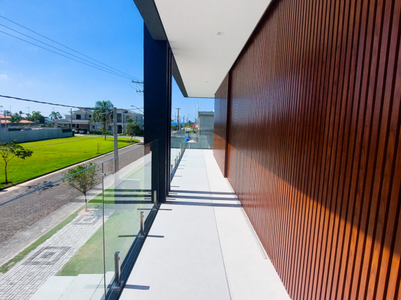 Casa nova com 6 suítes no Costa Nova Residence