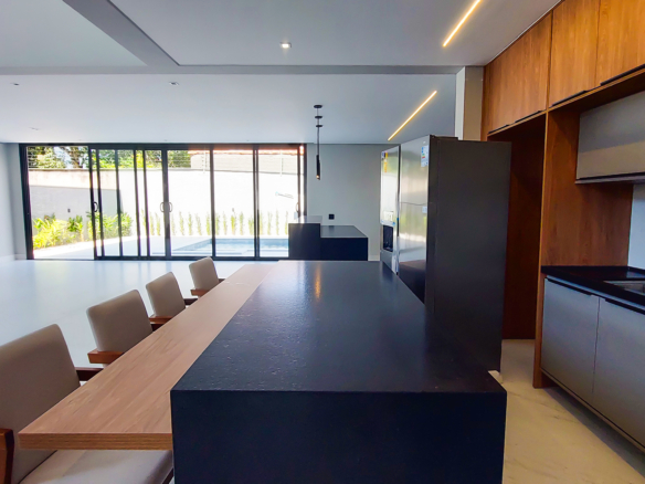 Casa nova com 6 suítes no Costa Nova Residence