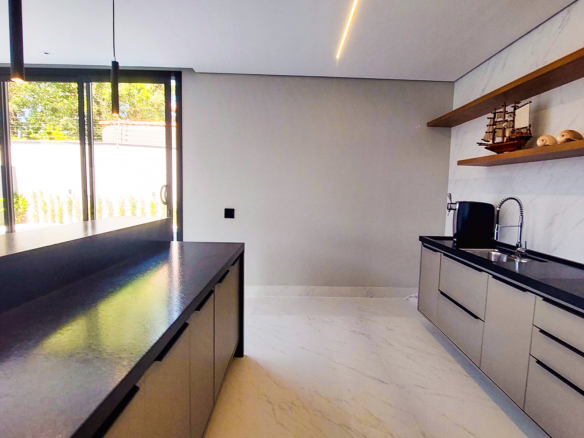 Casa nova com 6 suítes no Costa Nova Residence