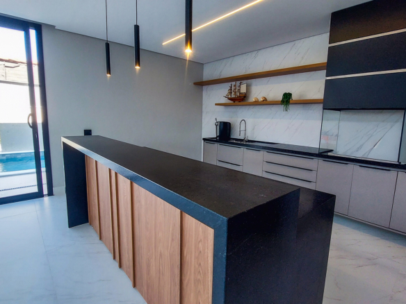 Casa nova com 6 suítes no Costa Nova Residence