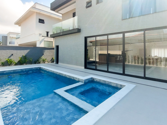 Casa nova com 6 suítes no Costa Nova Residence