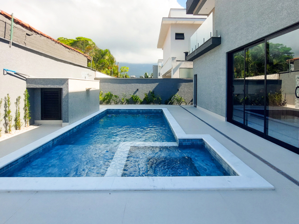 Casa nova com 6 suítes no Costa Nova Residence