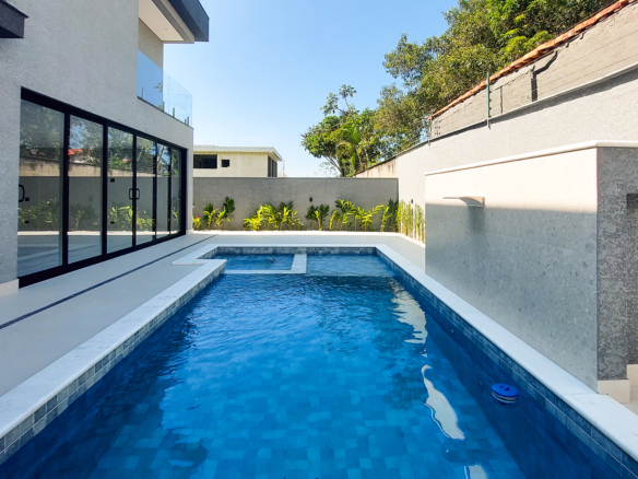 Casa nova com 6 suítes no Costa Nova Residence
